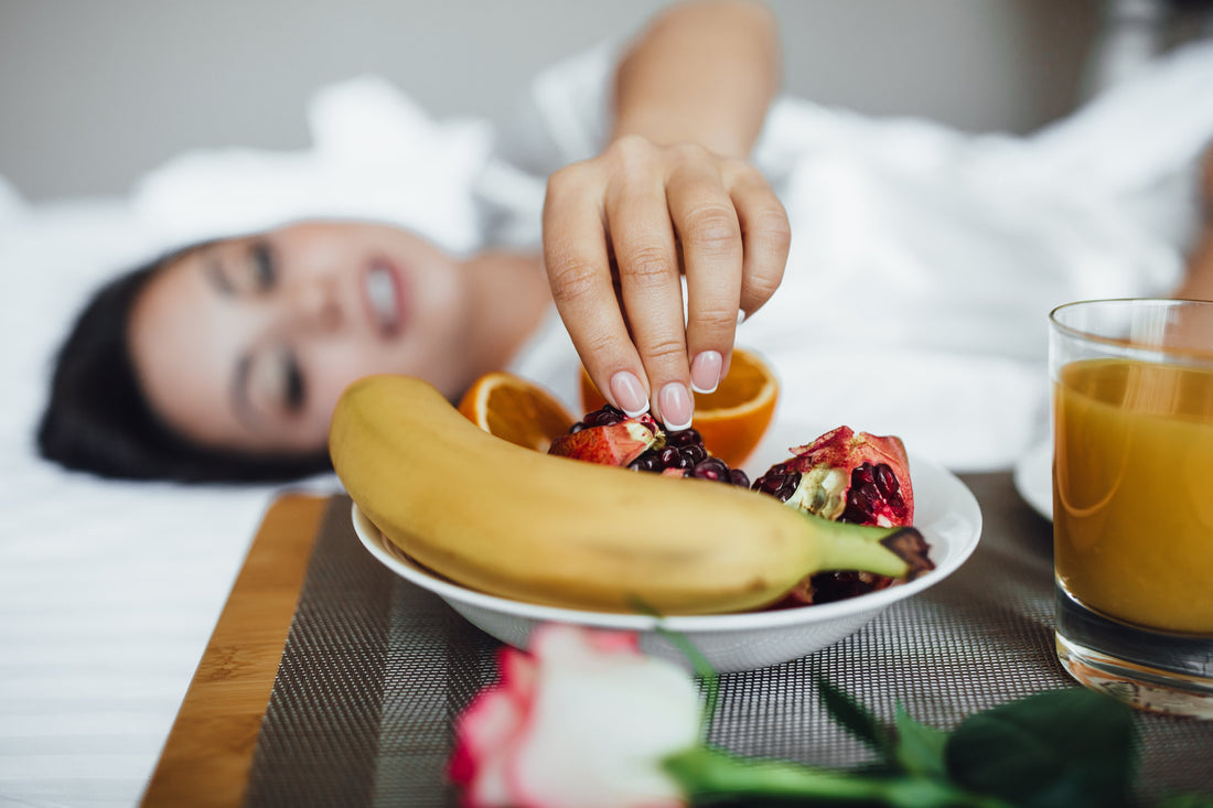 O que comer antes de dormir? 12 alimentos que favorecem o sono
