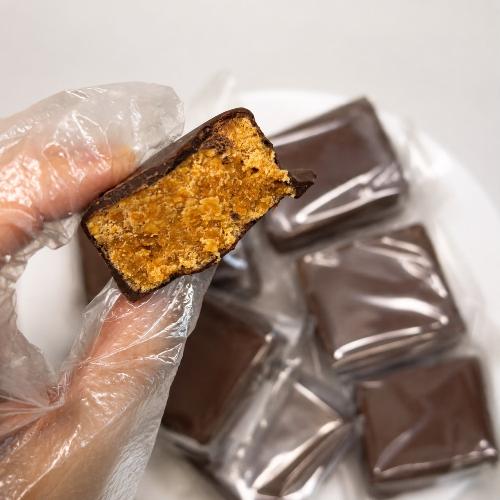 Paçoca Coberta com Chocolate 70% 100g Emporio Aurea